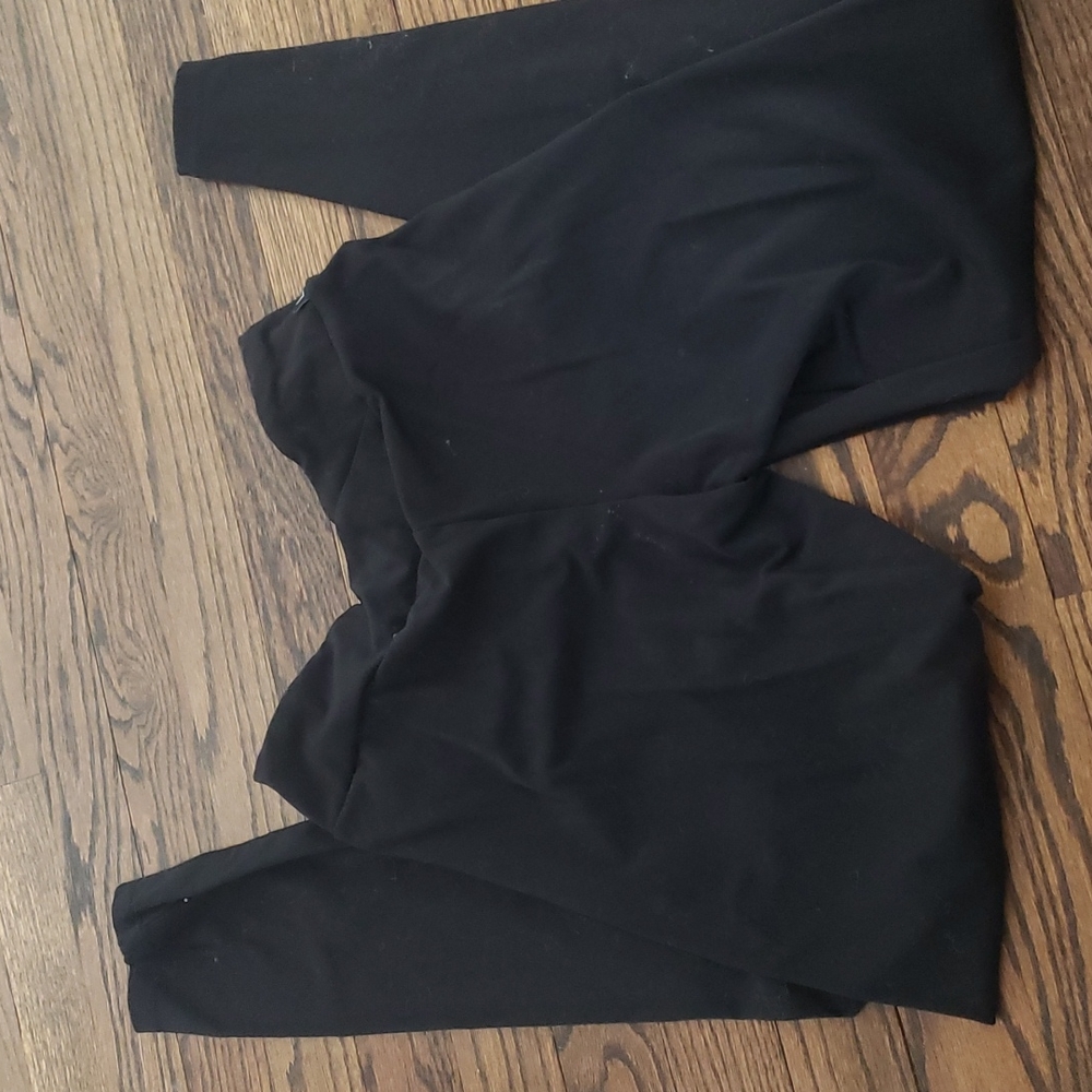 Licifit noir scrunch butt leggings medium